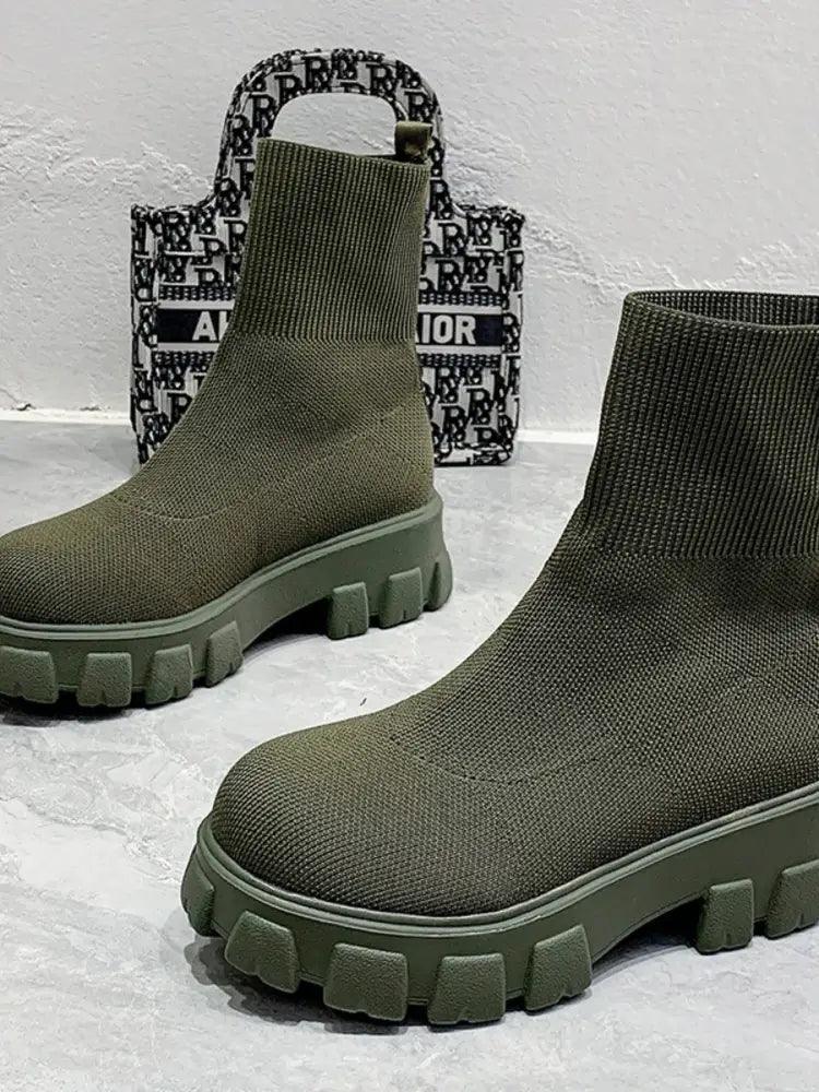 Round Toe Platform Boots - Update AvenueTrendsi100600764735835100600764735835Round Toe Platform BootsGreen