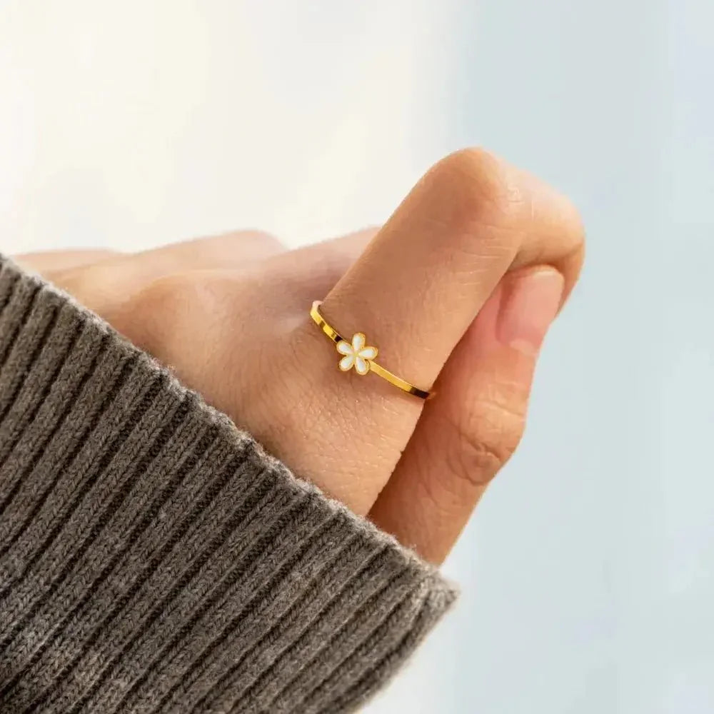925 Sterling Silver Enamel Flower Ring - Update AvenueRingTrendsi100500312221176100500312221176925 Sterling Silver Enamel Flower RingWhite