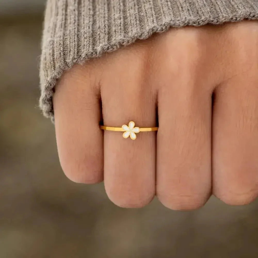 925 Sterling Silver Enamel Flower Ring - Update AvenueRingTrendsi100500312221176100500312221176925 Sterling Silver Enamel Flower RingWhite