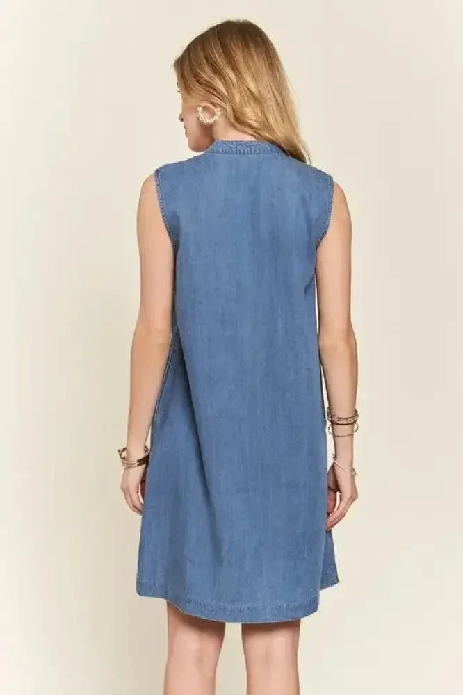 ADORA Notched Sleeveless Denim Dress with Pockets - Update AvenueDenim Dresses & SkirtsTrendsi1001006550215201001006550215201314e01c - 3648 - 4544 - b7ae - b81936c6f191 - MaxMedium