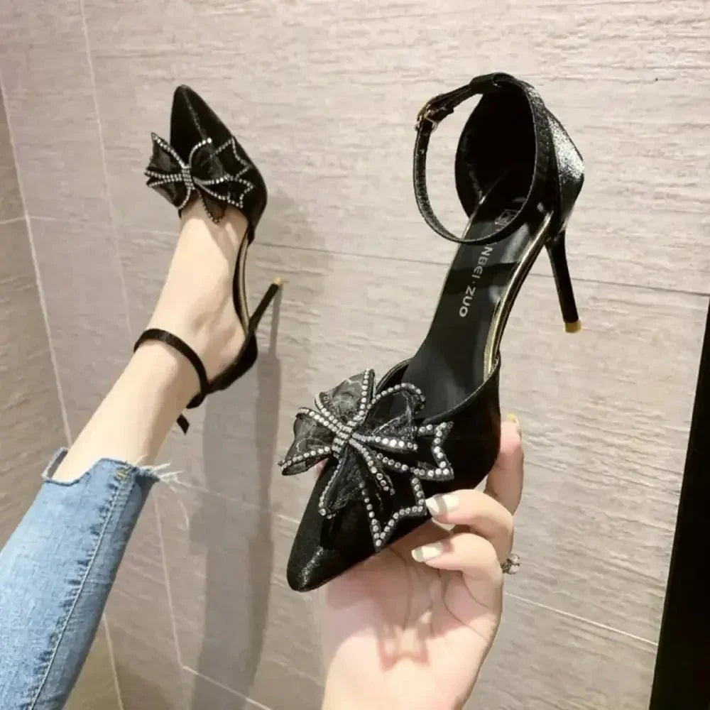 Bow Point Toe Pumps - Update AvenueTrendsi100600726804145100600726804145Bow Point Toe PumpsBlack