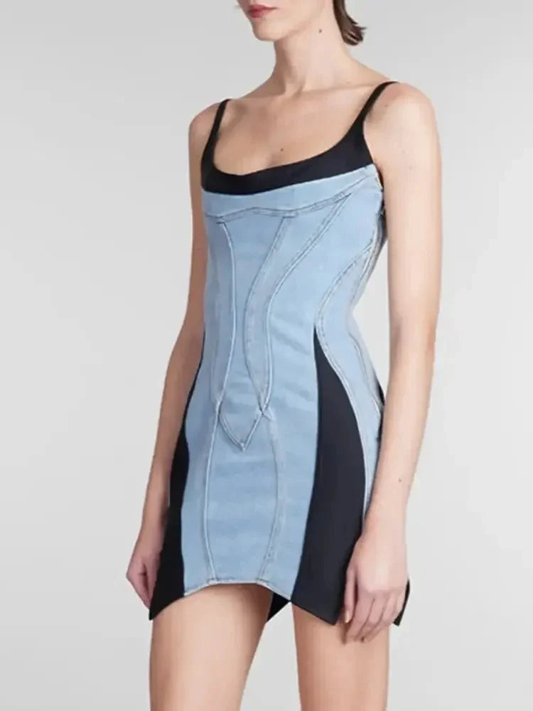 Contrast Adjustable Strap Denim Dress - Update AvenueDenim Dresses & SkirtsTrendsi10010049339194610010049339194697ae5f2d77dc49b1b150bfa494690809 - Max - OriginBlue