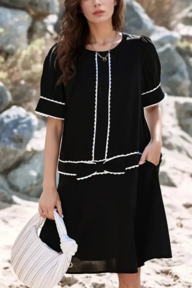 Contrast Scallop Trim Bow Detail Short Sleeve Shift Dress - Update AvenueEffortless Elegance: DressesTrendsi1001008238281341001008238281344fda5bdd - 5639 - 4fc7 - a6b2 - 1ae2efd21e40 - Max - OriginBlack