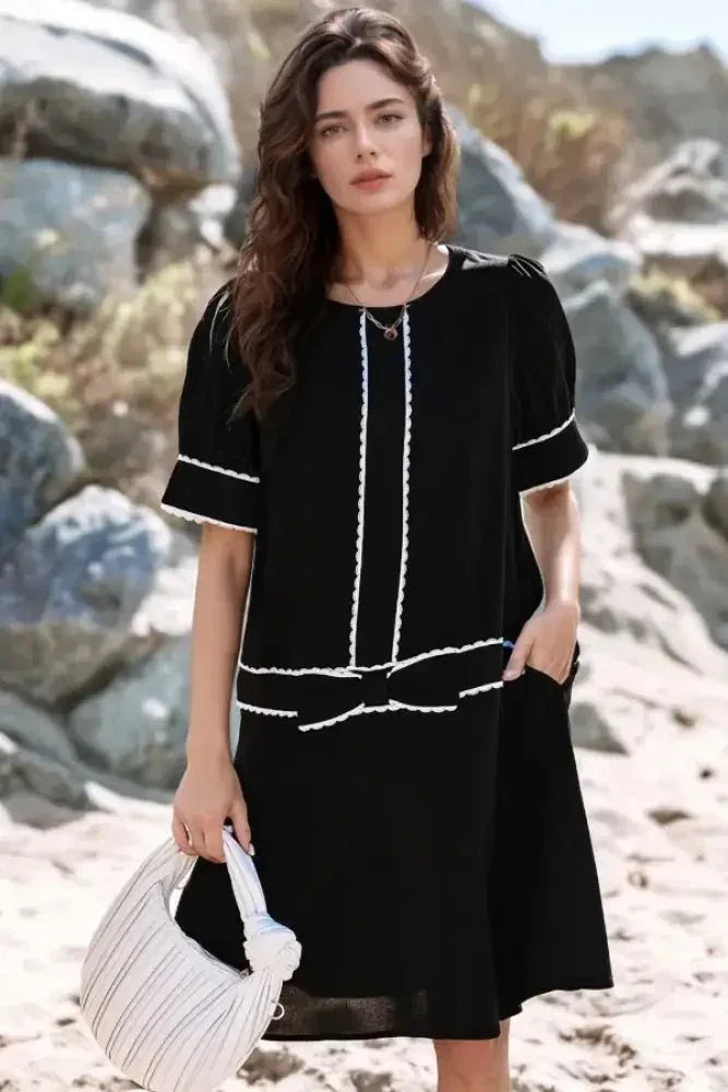 Contrast Scallop Trim Bow Detail Short Sleeve Shift Dress - Update AvenueEffortless Elegance: DressesTrendsi10010082382813410010082382813473214345 - 2c5d - 41a6 - a9b2 - f5d0786abac6 - Max - OriginBlack