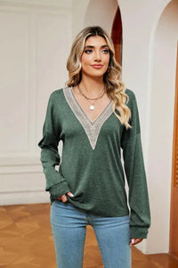 Contrast V - Neck Long Sleeve Blouse - Update AvenueTrendsi10010113250234610010113250234640644151e9c948a99a485f0c2a21fab1 - MaxGreen