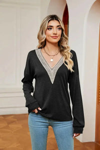 Contrast V - Neck Long Sleeve Blouse - Update AvenueTrendsi10010113250297110010113250297109e1e3e4ba774909be2bdc80e9cf042b - MaxBlack