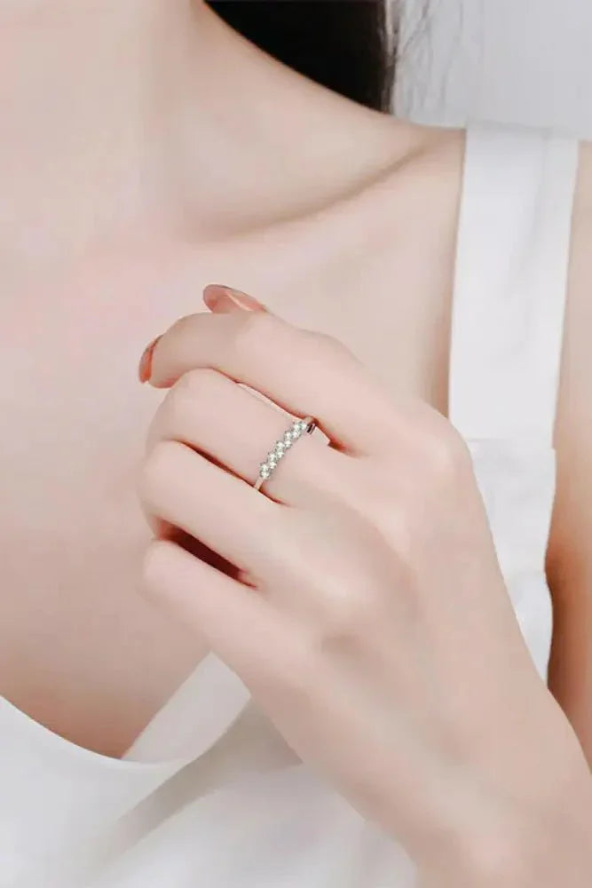 Eye - Catching 925 Sterling Silver Moissanite Ring - Update AvenueRingTrendsi100100332139833100100332139833Eye - Catching 925 Sterling Silver Moissanite RingSilver