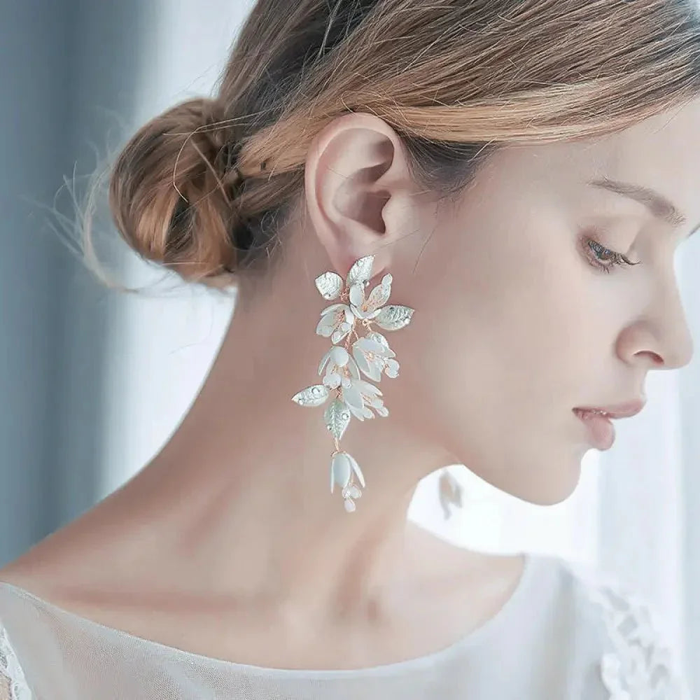 H5110 bridal earrings Europe and the United States fashion cross - border explosion zircon handmade jewelry earrings tassel earrings headwear - Update AvenueUpdate Avenues211875900435001H5110 bridal earrings Europe and the United States fashion cross - border explosion zircon handmade jewelry earrings tassel earrings headwear - Update AvenuesH5109 KC Gold Earrings
