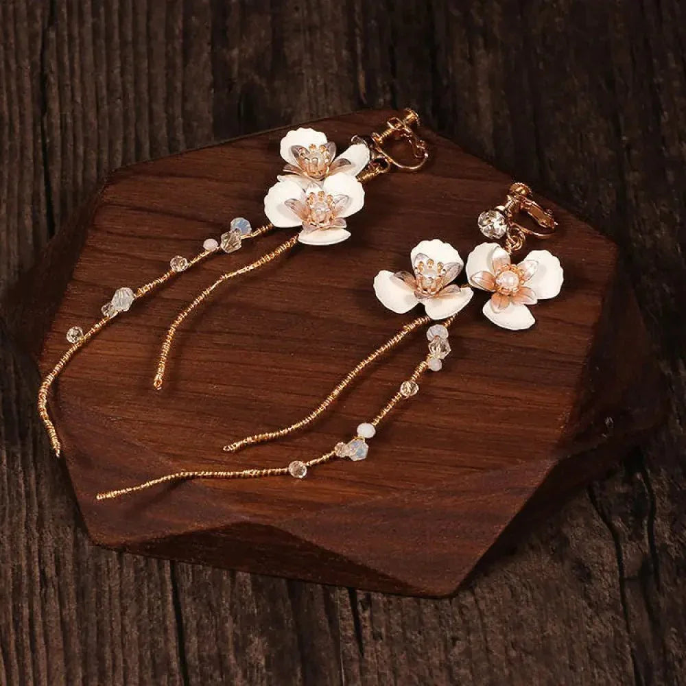 H5110 bridal earrings Europe and the United States fashion cross - border explosion zircon handmade jewelry earrings tassel earrings headwear - Update AvenueUpdate Avenues211875900435001H5110 bridal earrings Europe and the United States fashion cross - border explosion zircon handmade jewelry earrings tassel earrings headwear - Update AvenuesH5109 KC Gold Earrings