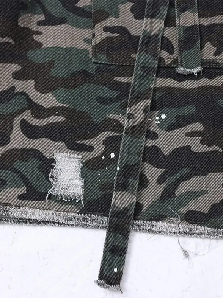 Men's Camo Print Cargo Denim Shorts with Multiple Pockets