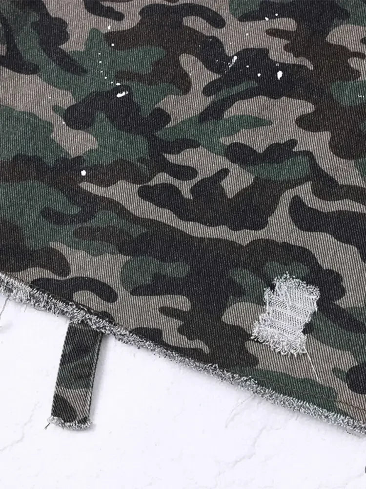 Men's Camo Print Cargo Denim Shorts with Multiple Pockets