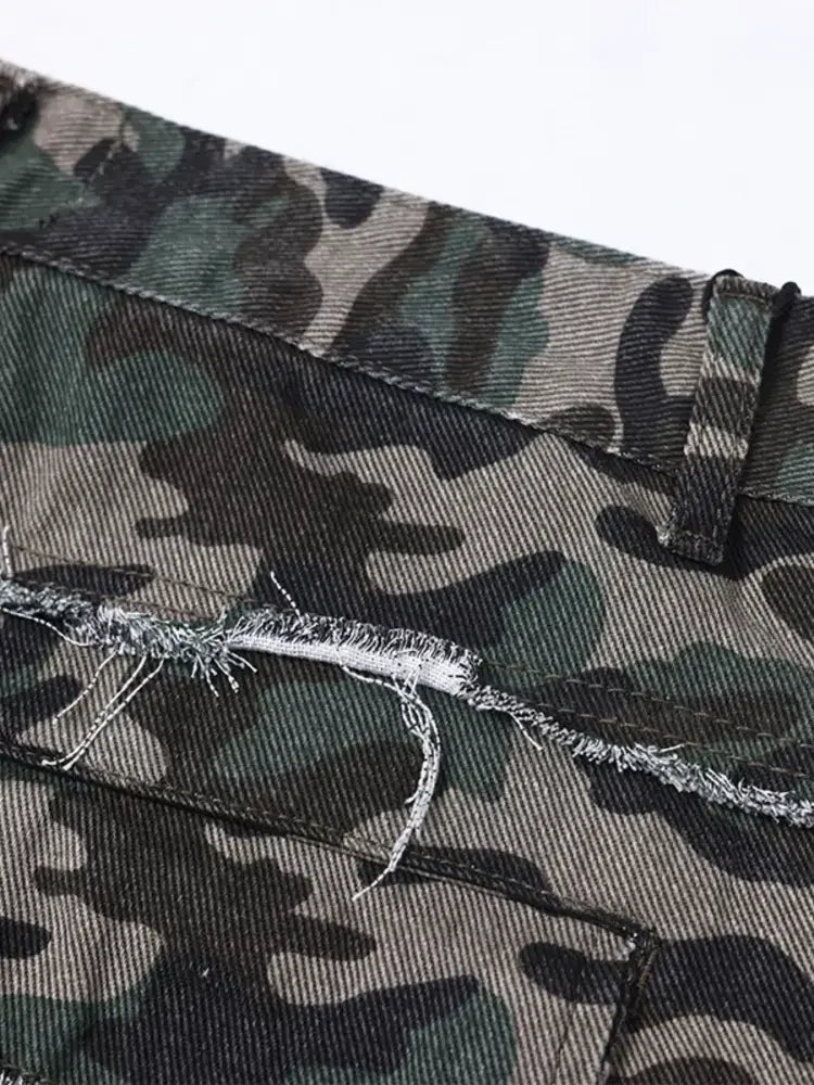 Men's Camo Print Cargo Denim Shorts with Multiple Pockets