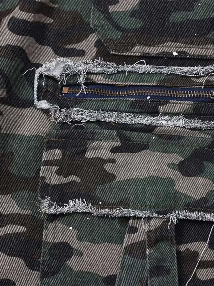 Men's Camo Print Cargo Denim Shorts with Multiple Pockets