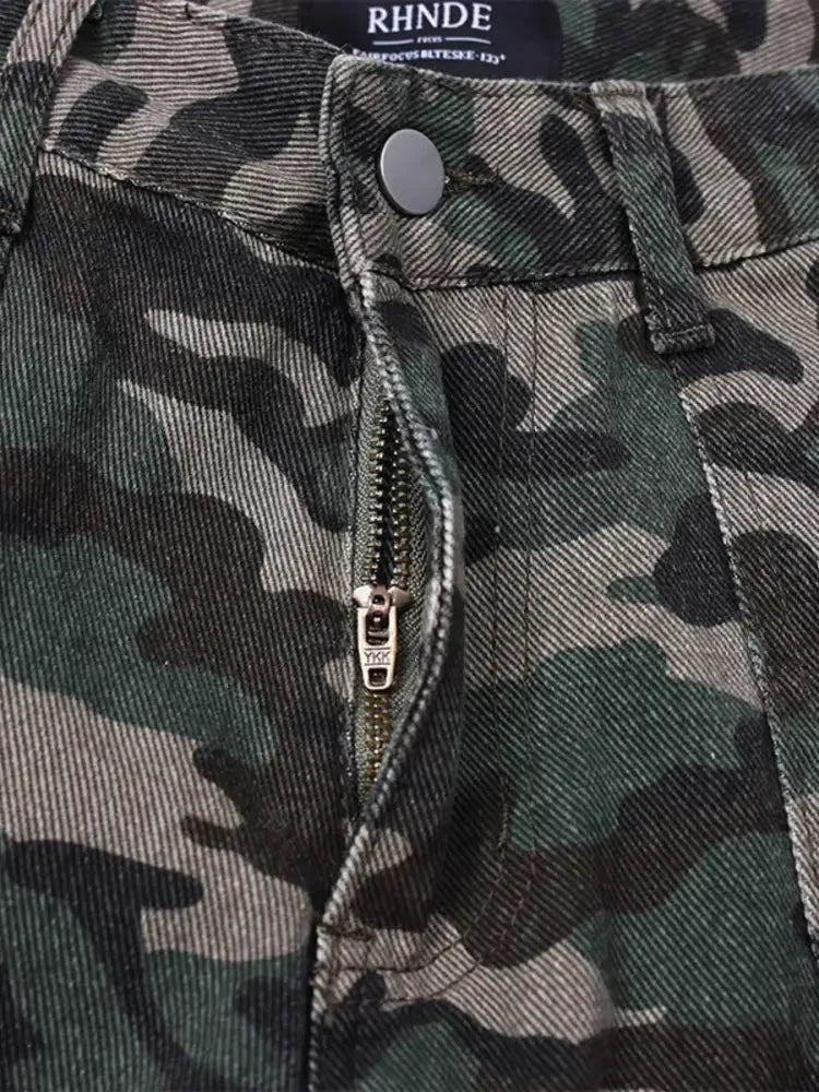 Men's Camo Print Cargo Denim Shorts with Multiple Pockets