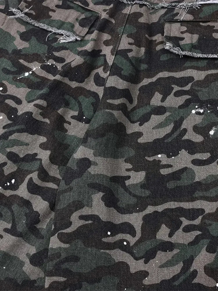 Men's Camo Print Cargo Denim Shorts with Multiple Pockets