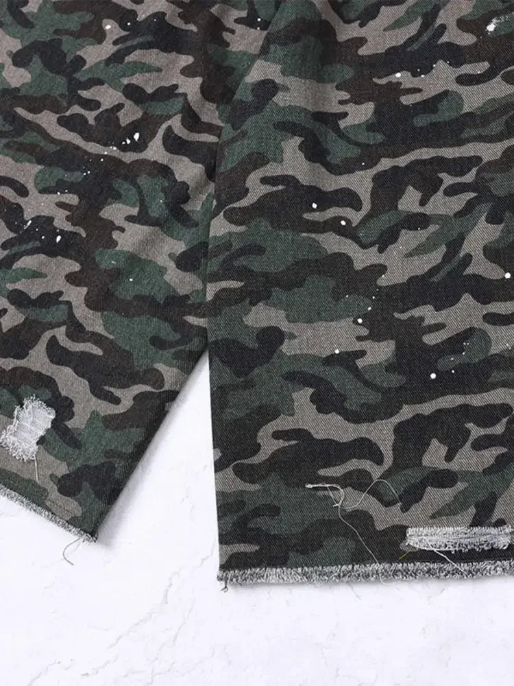 Men's Camo Print Cargo Denim Shorts with Multiple Pockets