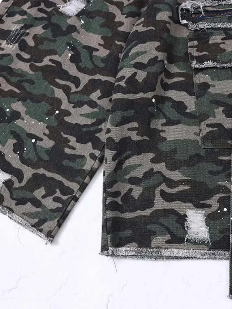 Men's Camo Print Cargo Denim Shorts with Multiple Pockets