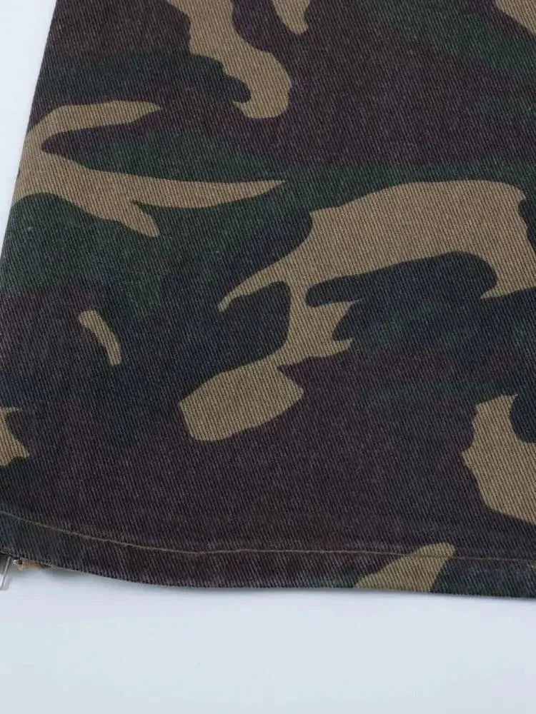 Men's Camouflage Bootcut Jeans with Seam Detail - Update AvenueTrendsi100400034030074100400034030074Men's Camouflage Bootcut Jeans with Seam DetailGreen