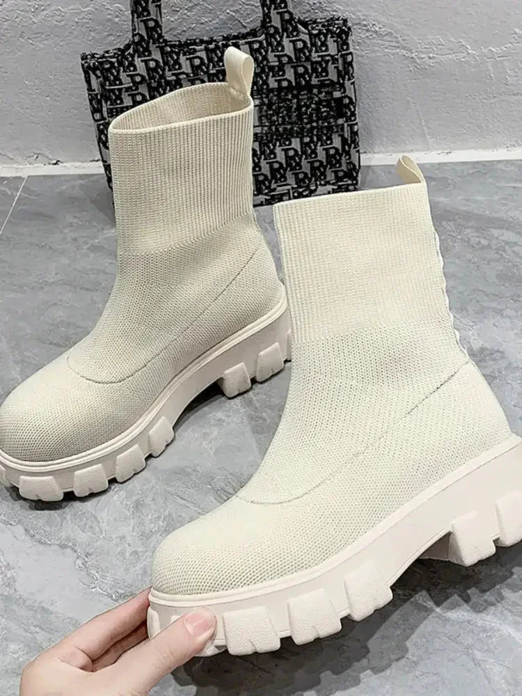 Round Toe Platform Boots - Update AvenueTrendsi100600764738840100600764738840Round Toe Platform BootsRed